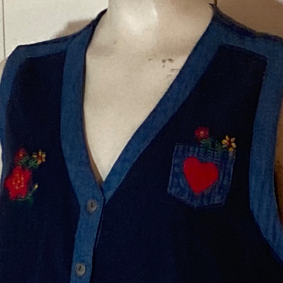 1980 Victoria Jones Navy Blue Vest with Embroidery Flowers and Patches Sz MEDIUM - Picture 4 of 7